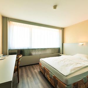 Standard Zimmer mit Kingsize-Bett